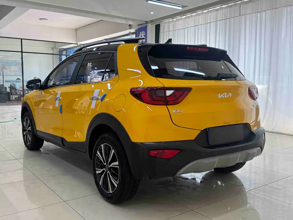 Stonic 1.4 L CVT Fun Enjoyment Sunroof