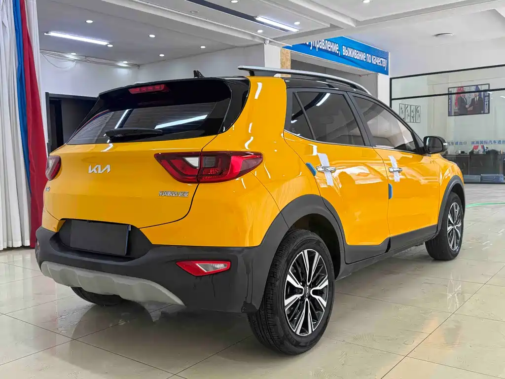 Stonic 1.4 L CVT Fun Enjoyment Sunroof