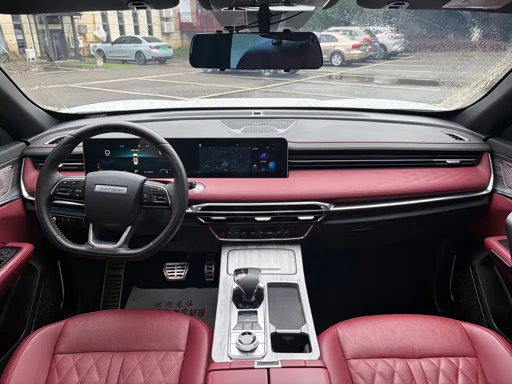 Jetour X70 PLUS 1.5 T DCT Brave PLUS 7-seat