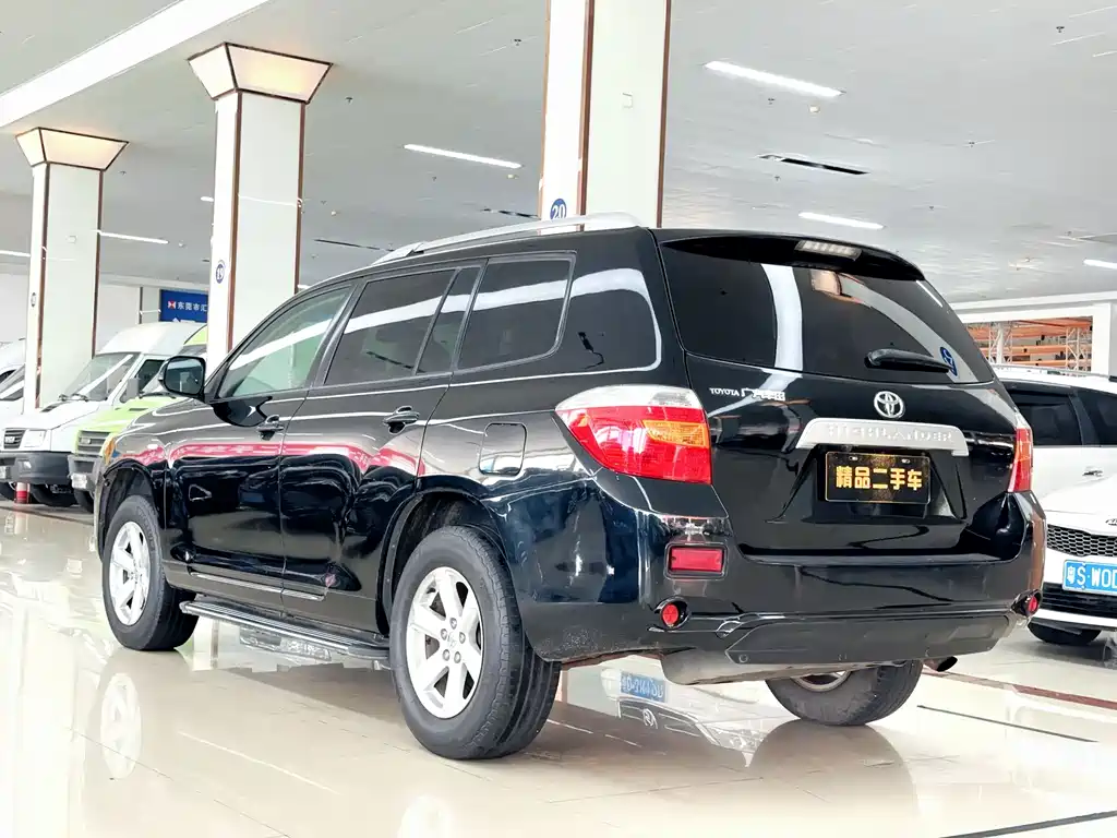 Highlander 2.7 L 2 WD 7-seat Elite