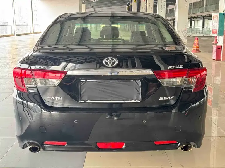 Toyota Mark X 2.5 V Style Sharp