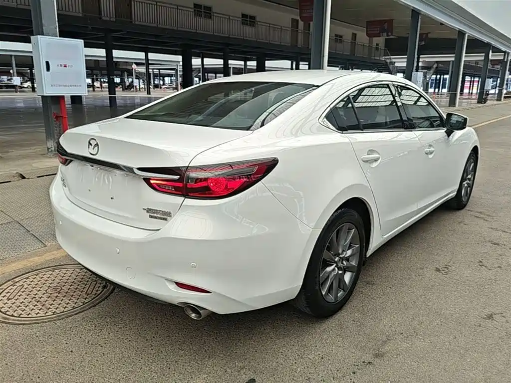 Atenza 2.0 L Blue Sky Luxury