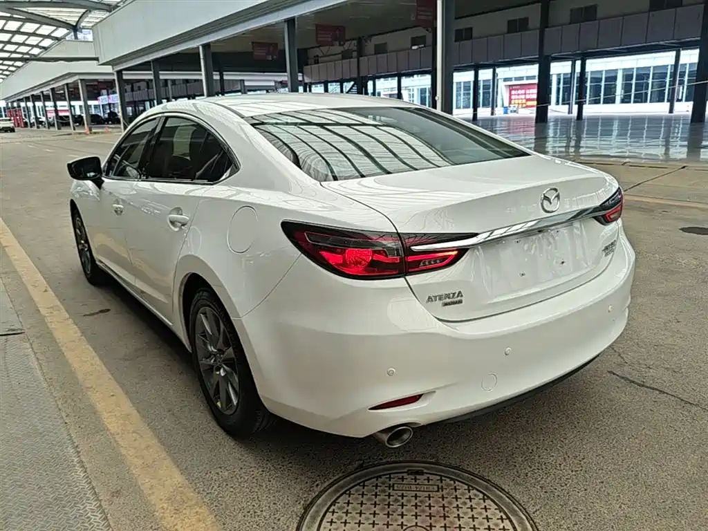 Atenza 2.0 L Blue Sky Luxury