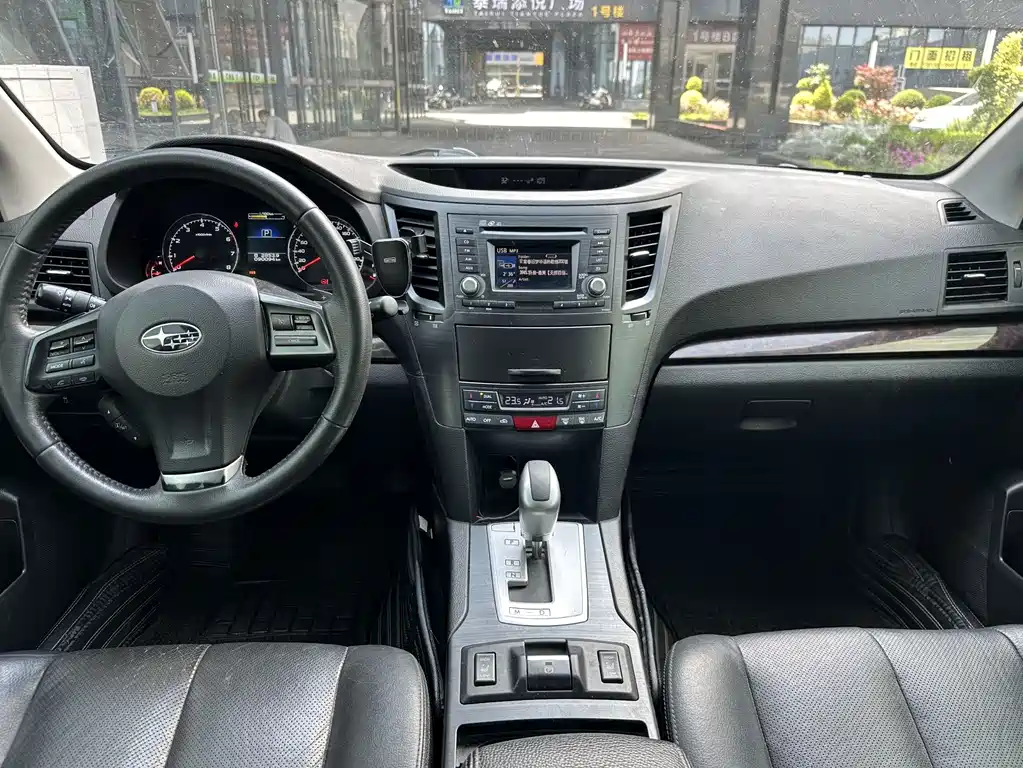 Outback 2.5 i Luxury