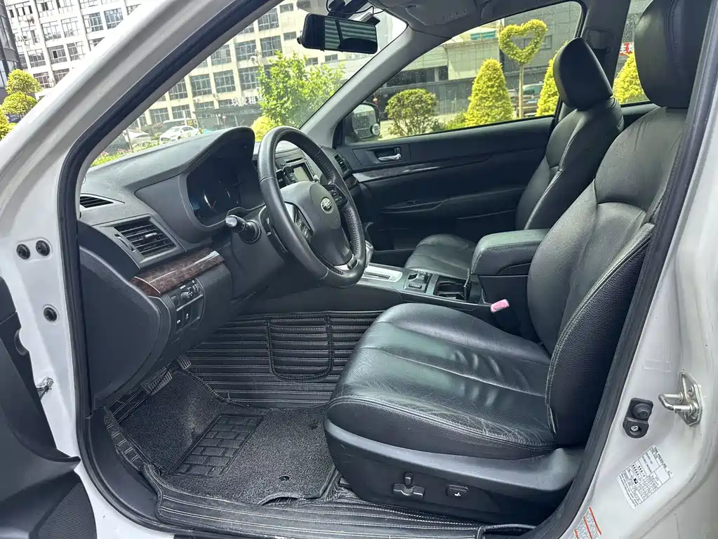 Outback 2.5 i Luxury