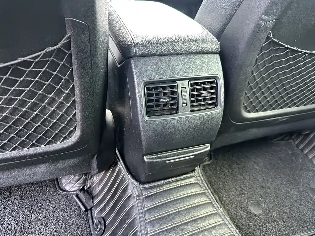 Outback 2.5 i Luxury