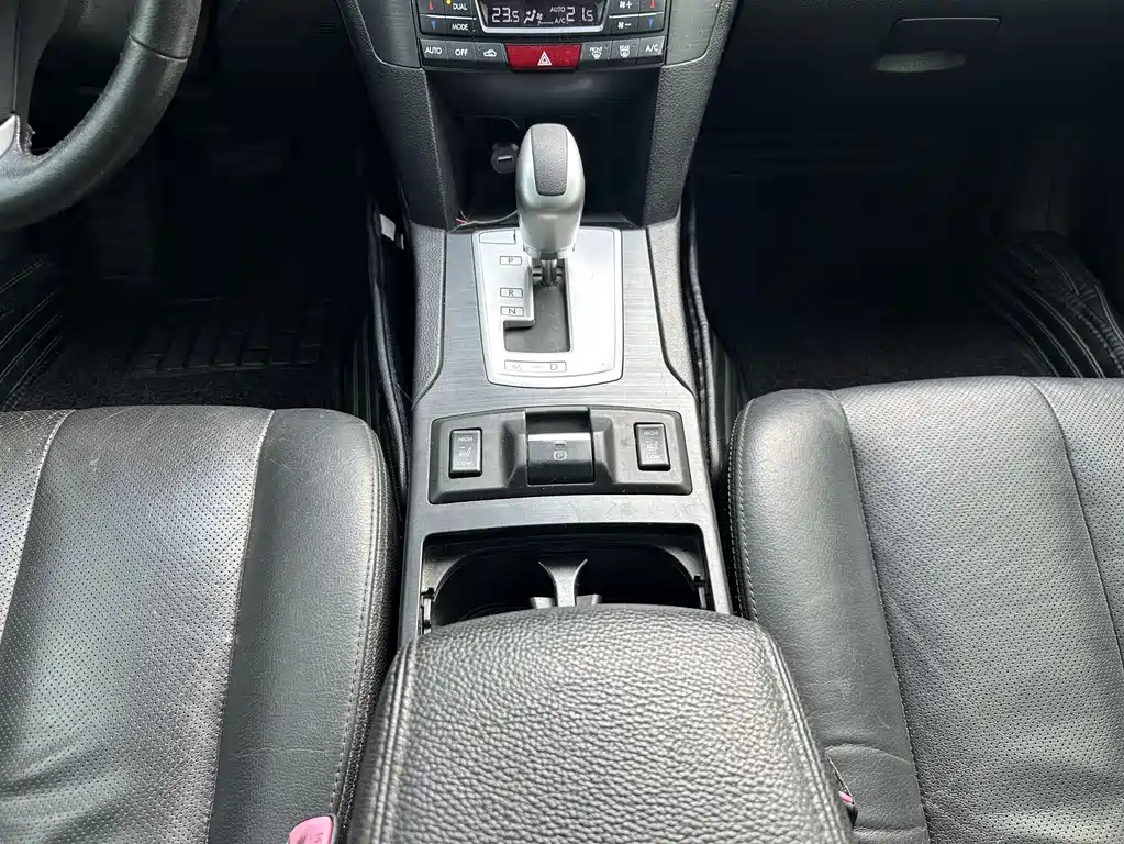 Outback 2.5 i Luxury