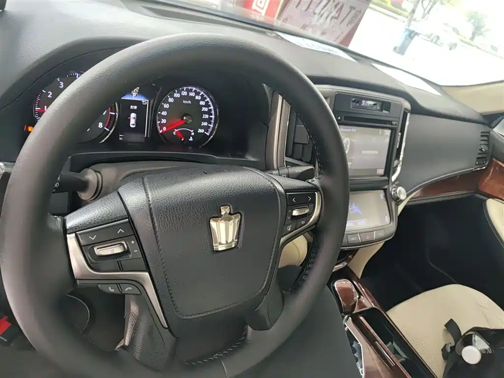 Crown 2.0 T Pioneer