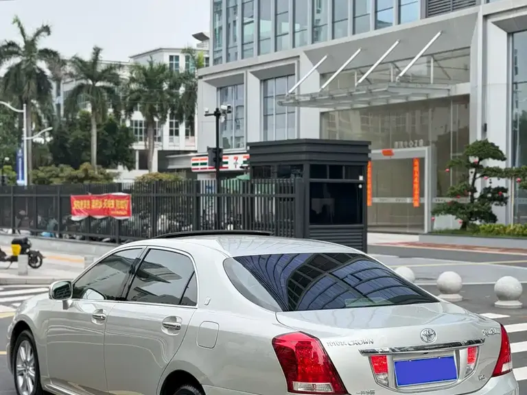 Toyota Crown 3.0 L Royal Saloon