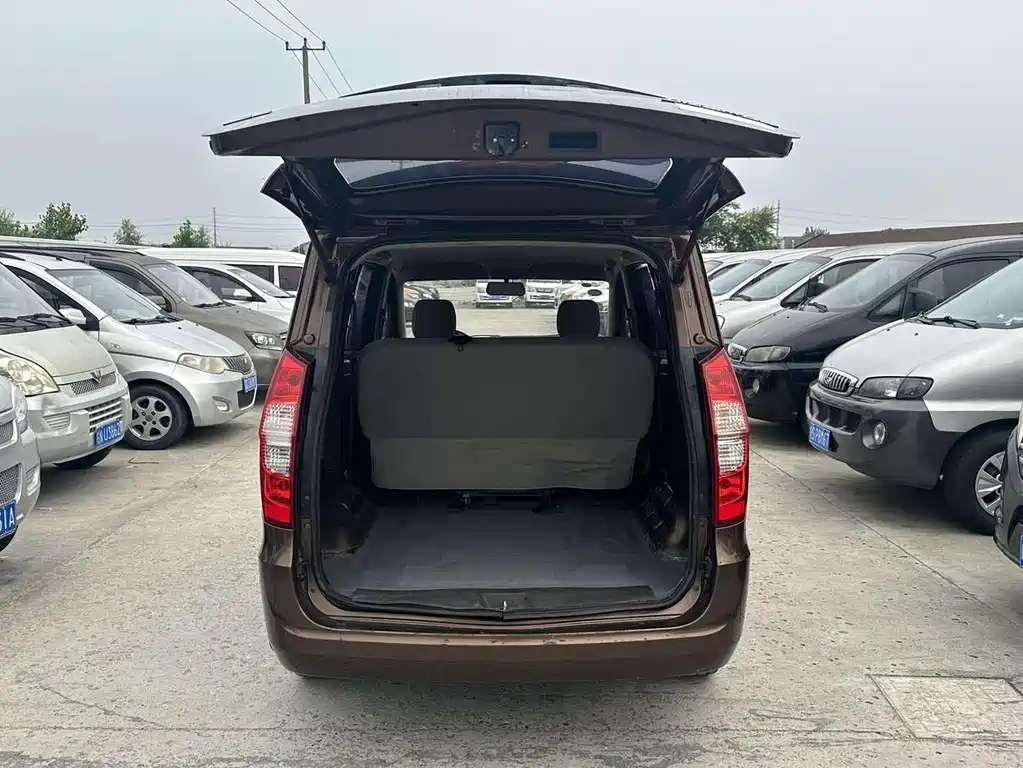 Wuling Hongguang 1.5 L S Comfort