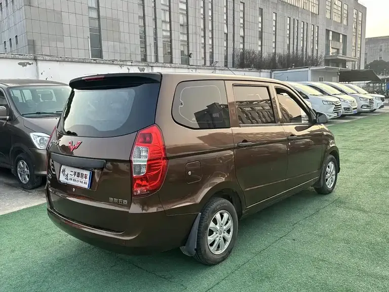 Wuling Hongguang 1.5 L S Comfort