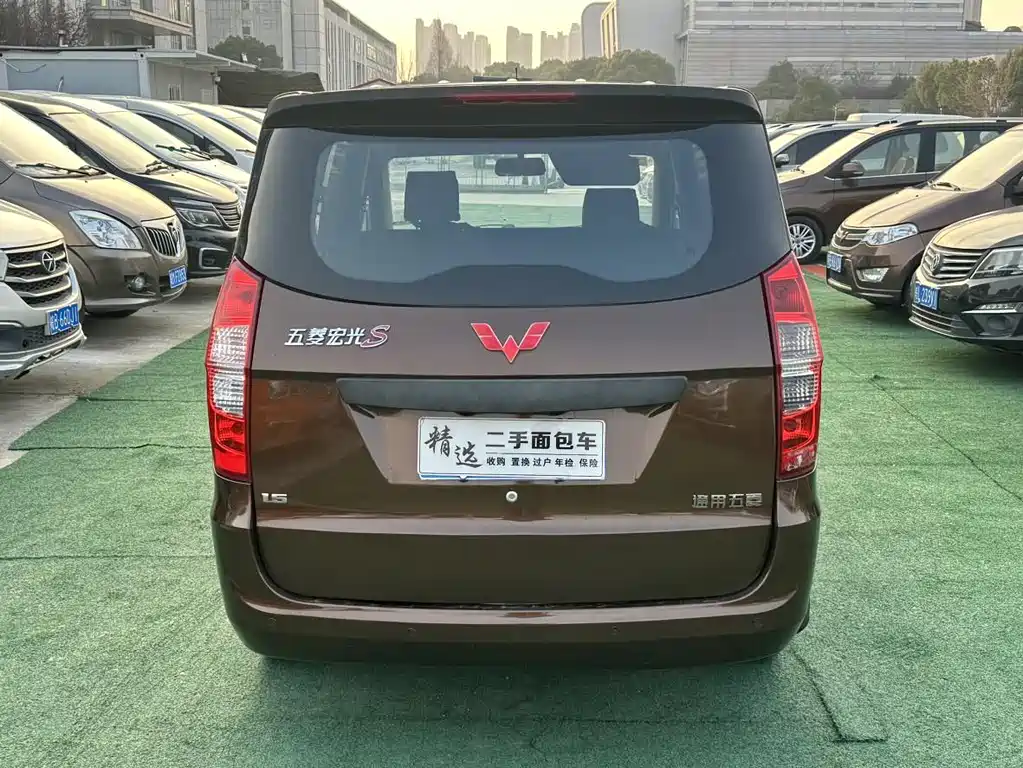 Wuling Hongguang 1.5 L S Comfort