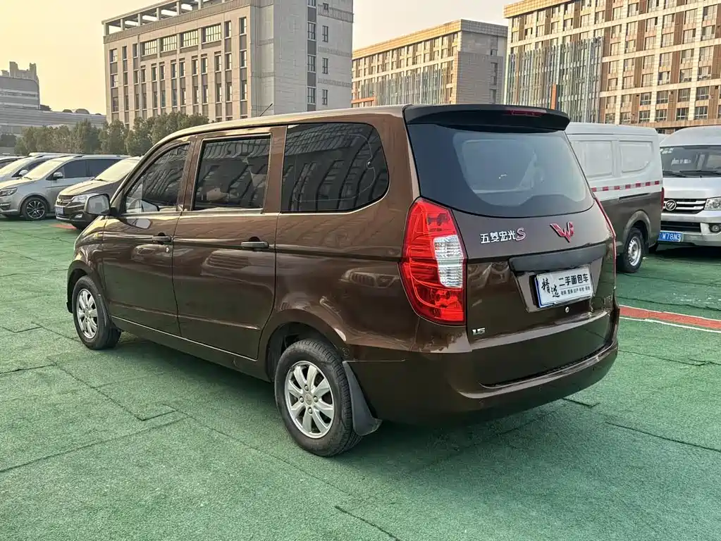 Wuling Hongguang 1.5 L S Comfort