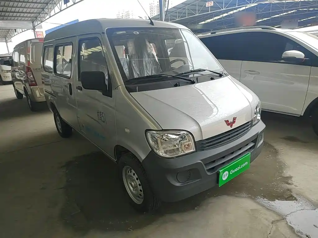 Wuling Zhiguang 1.5 L Utility 5 7-seat