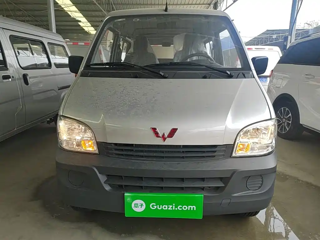 Wuling Zhiguang 1.5 L Utility 5 7-seat