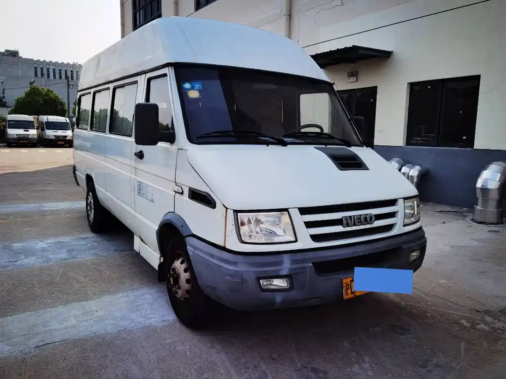 Iveco Deyi 依维柯得意 2014款 2.8 T-V 40 NJ5044 XXY3 A43 S4