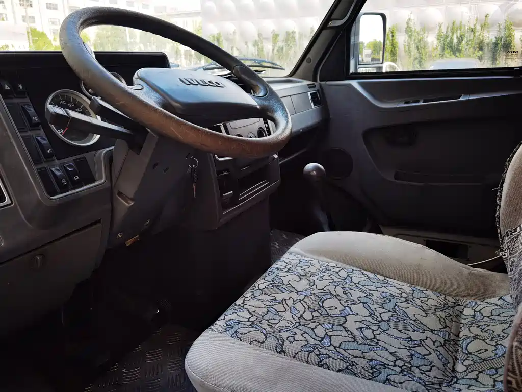 Iveco Deyi 依维柯得意 2014款 2.8 T-V 40 NJ5044 XXY3 A43 S4