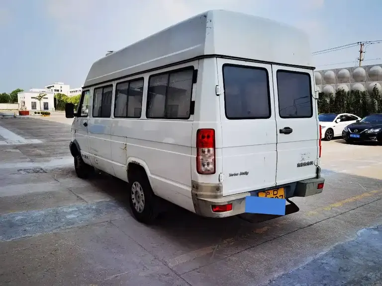 Iveco Deyi 依维柯得意 2014款 2.8 T-V 40 NJ5044 XXY3 A43 S4