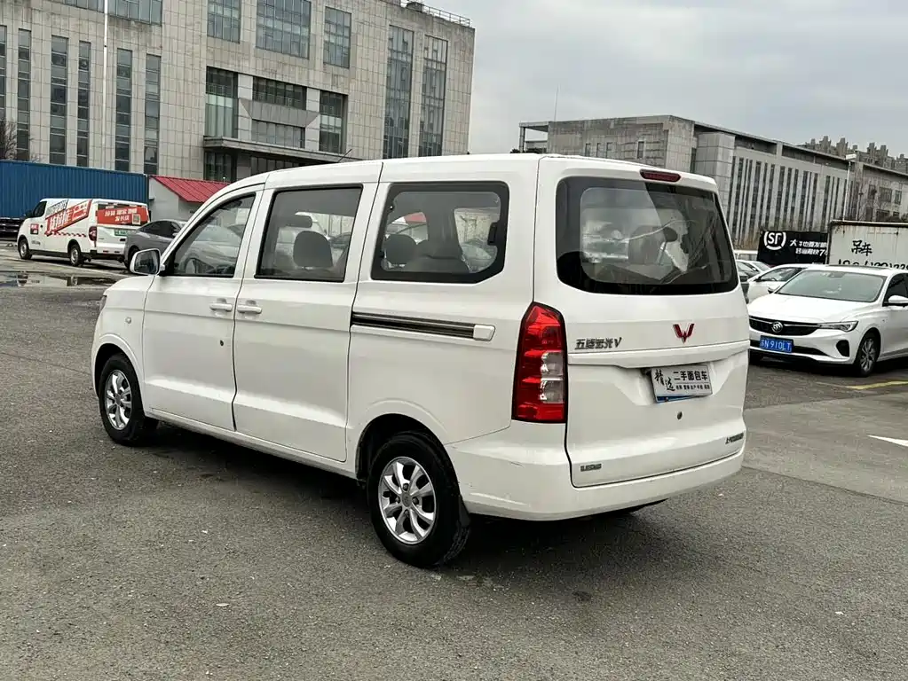 Wuling Hongguang V 1.5 L Standard CN-VI LAR