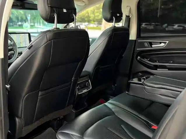 Edge PLUS EcoBoost 245 2 WD Grand Sharp 7-seat