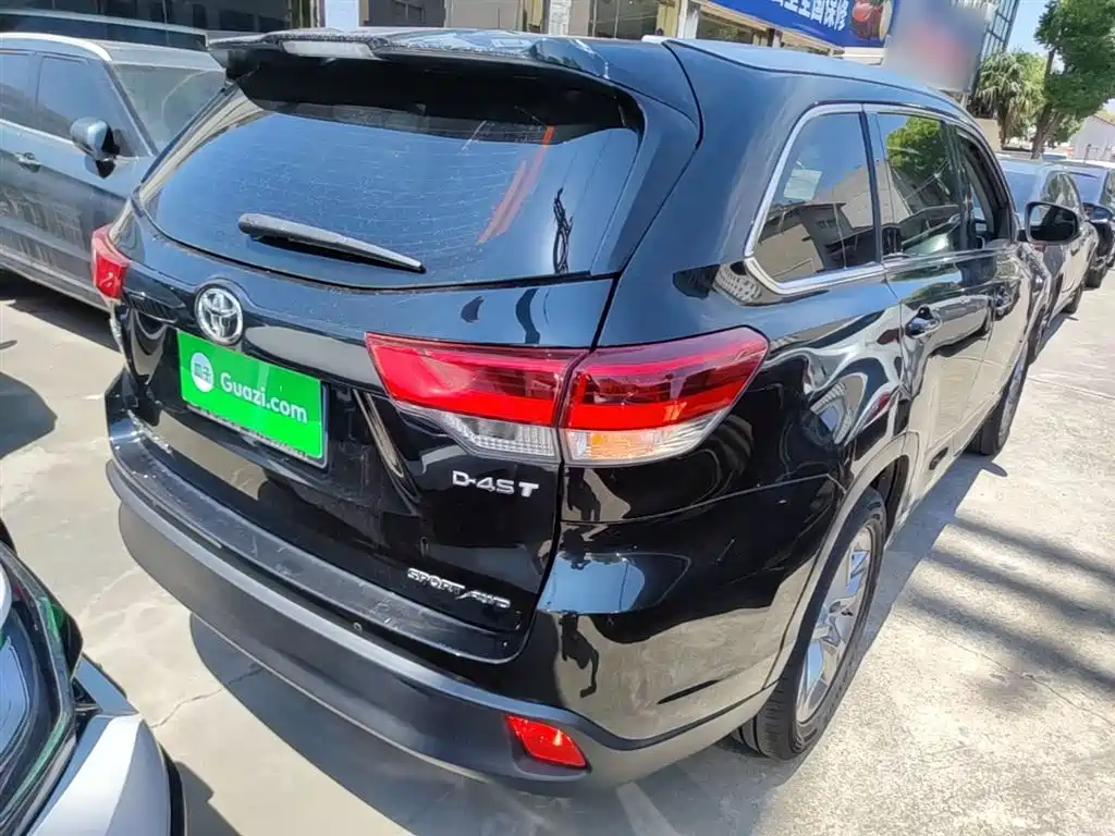 Highlander 2.0 T 4 WD Luxury 7-seat