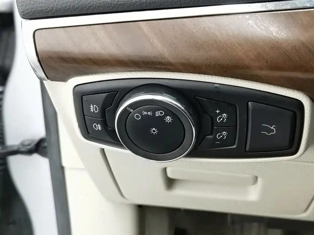 Taurus EcoBoost 325 V6 Flagship