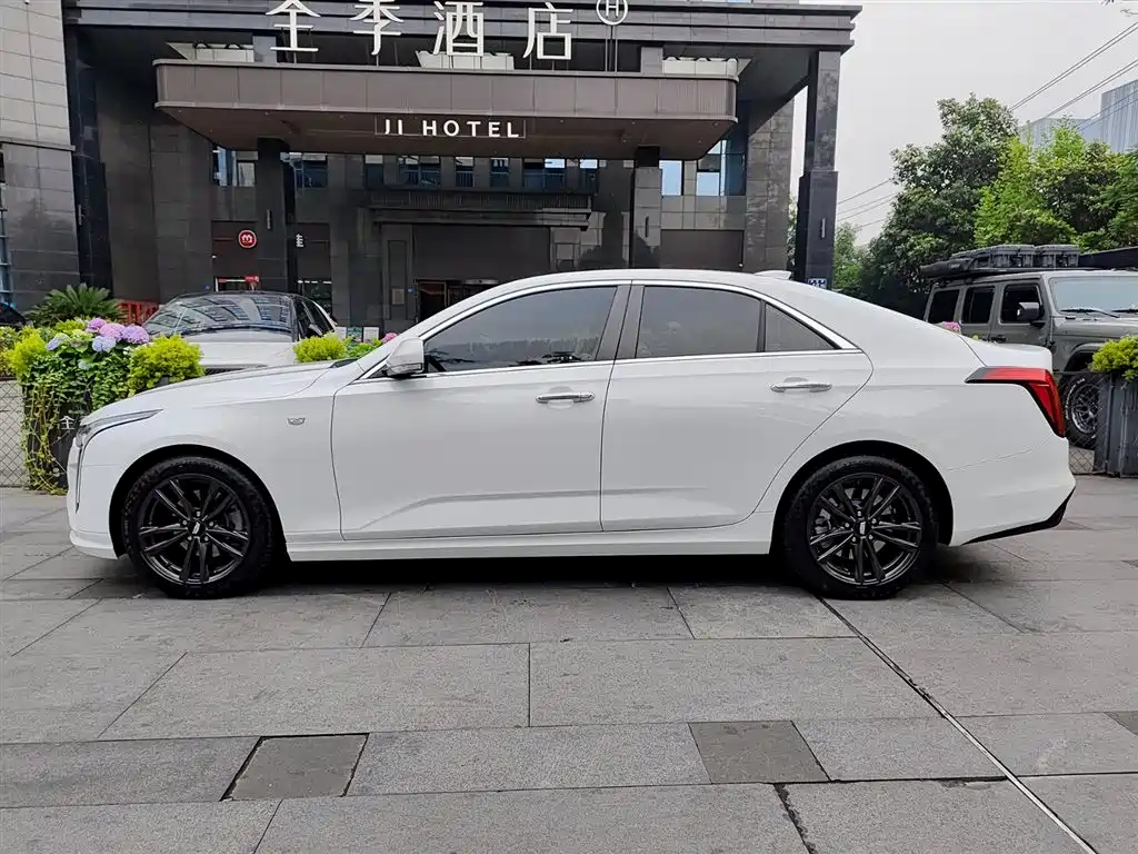 Cadillac CT4 28 T Luxury