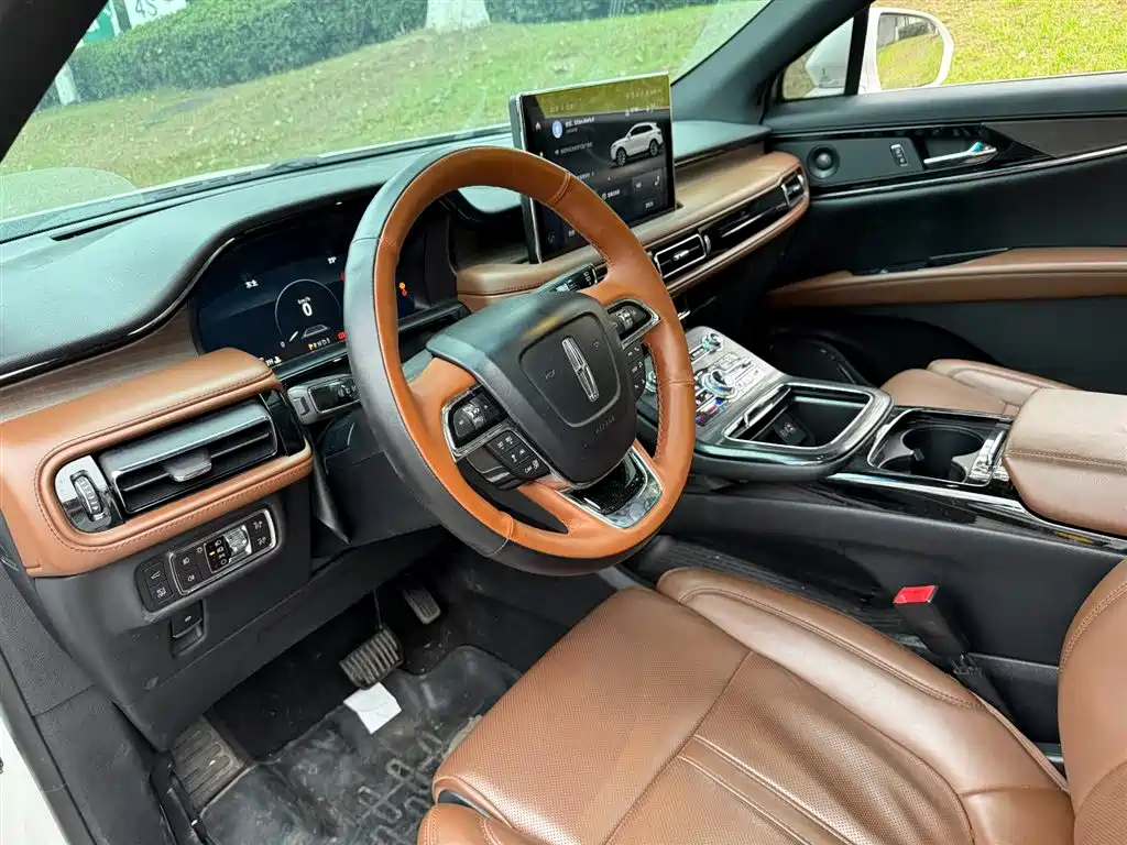 Nautilus 2.7 T 4 WD Honor Shine