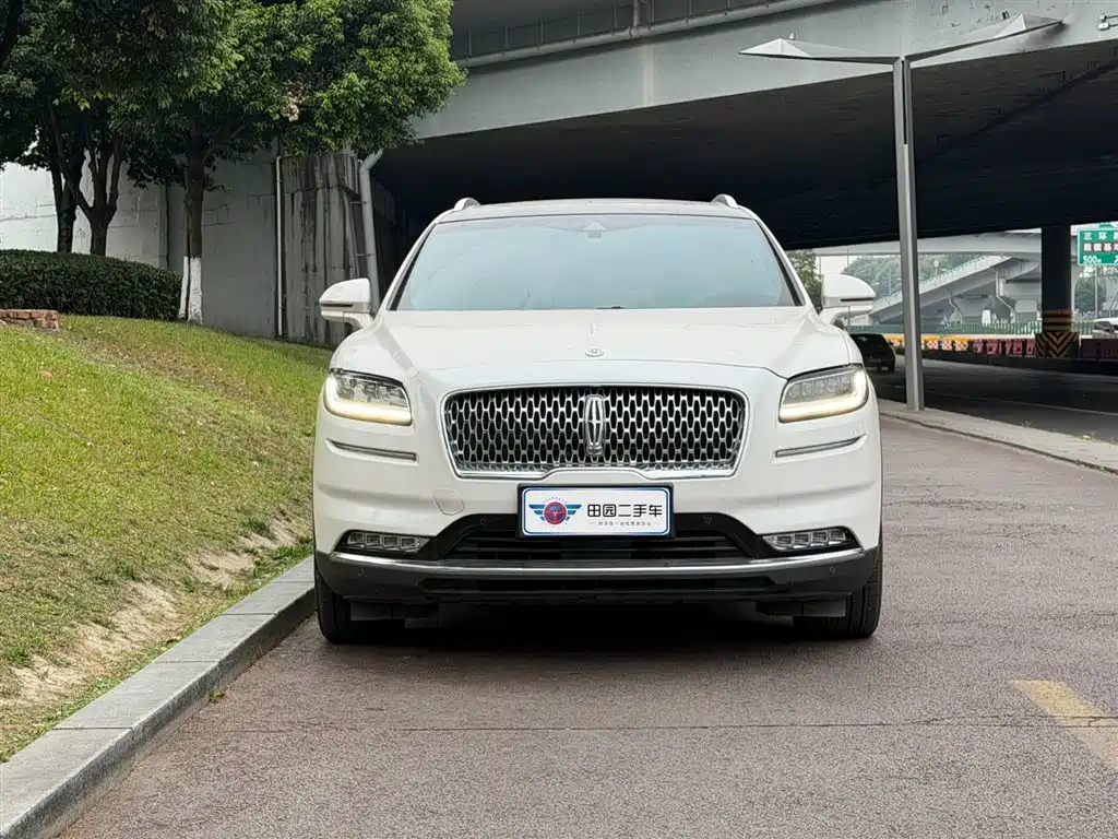 Nautilus 2.7 T 4 WD Honor Shine