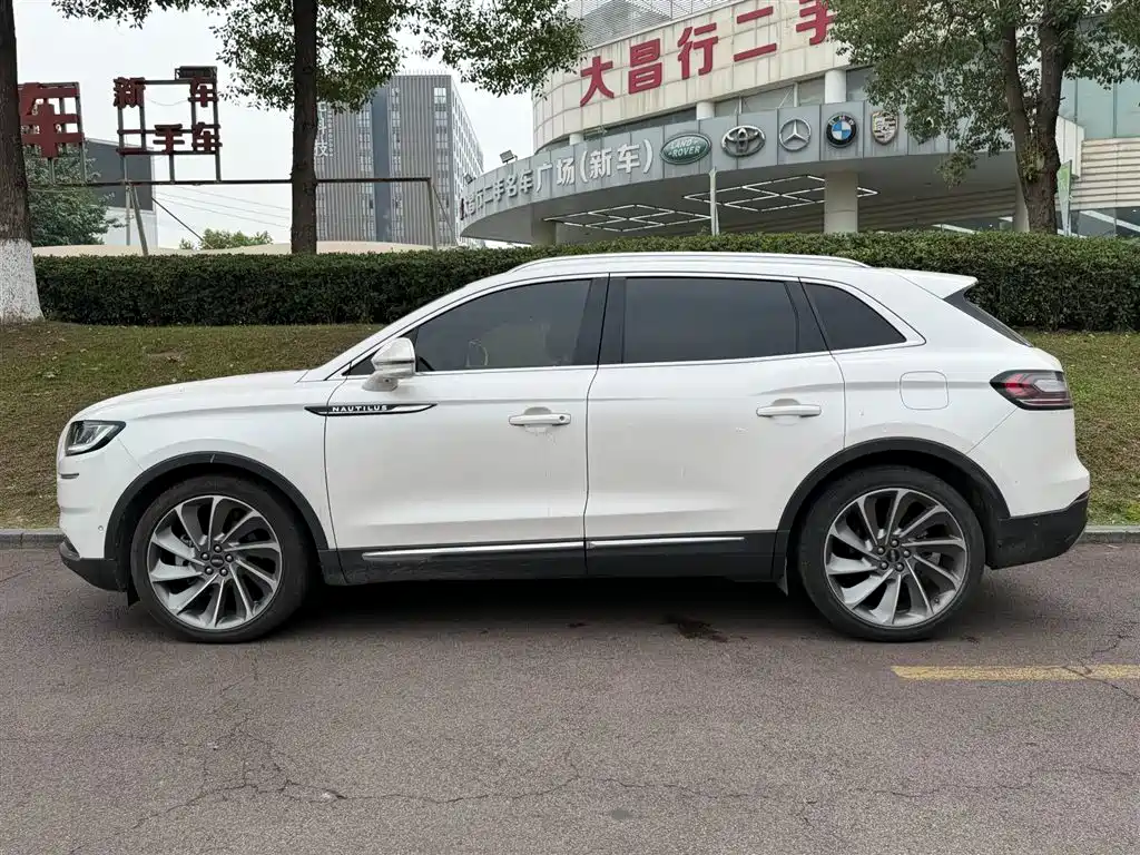 Nautilus 2.7 T 4 WD Honor Shine