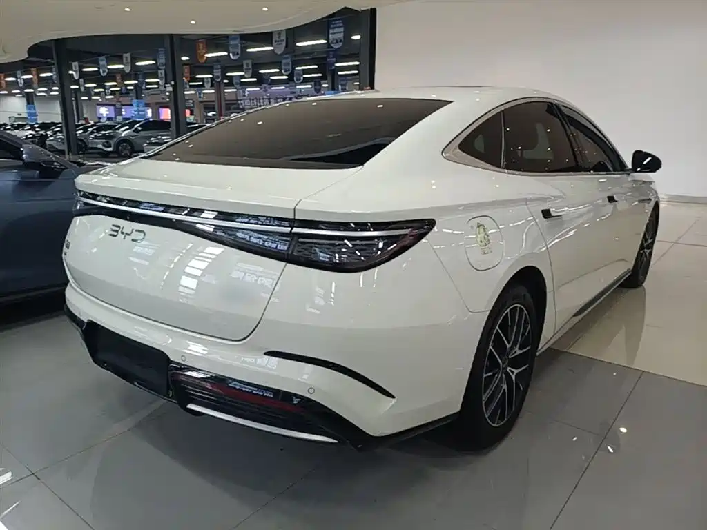 Seal 07 DM-i DM-i 1.5 L 125 km Luxury