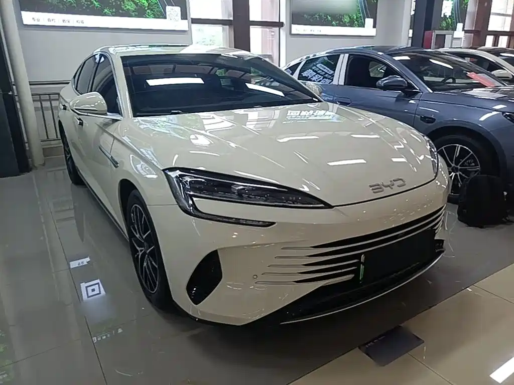 Seal 07 DM-i DM-i 1.5 L 125 km Luxury