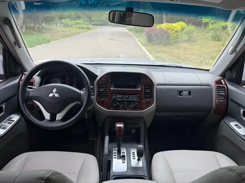 Pajero V73 3.0 L AT GLS