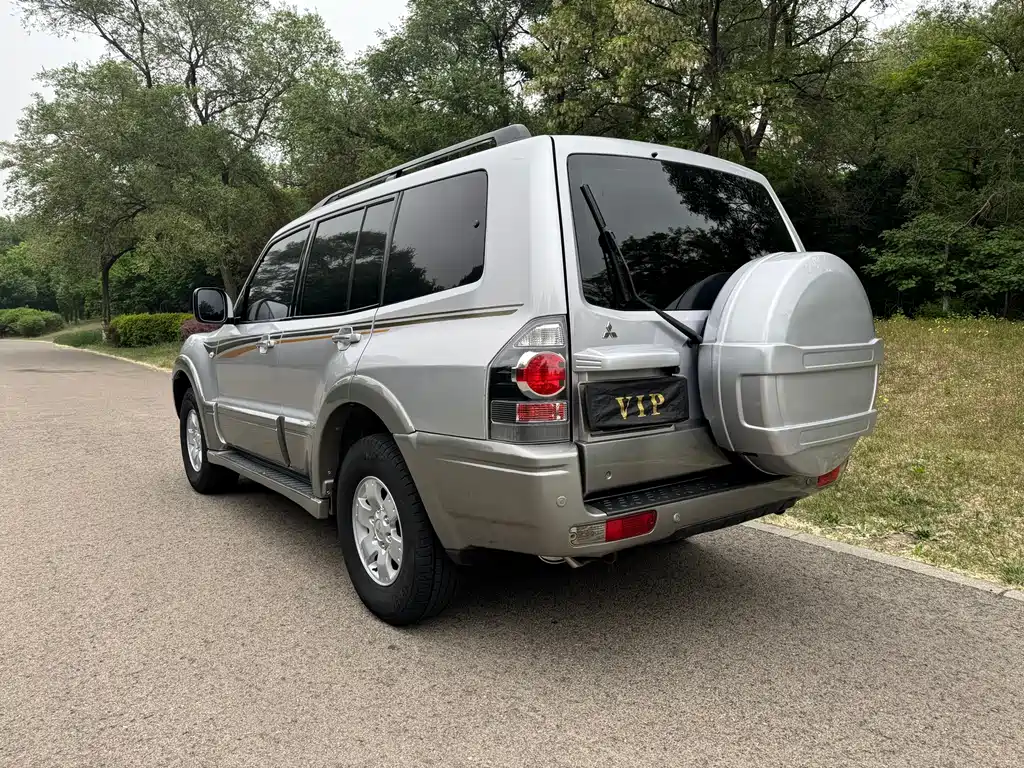 Pajero V73 3.0 L AT GLS