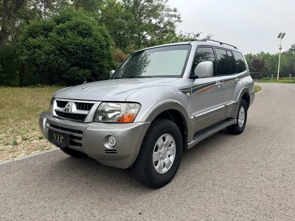 Pajero V73 3.0 L AT GLS
