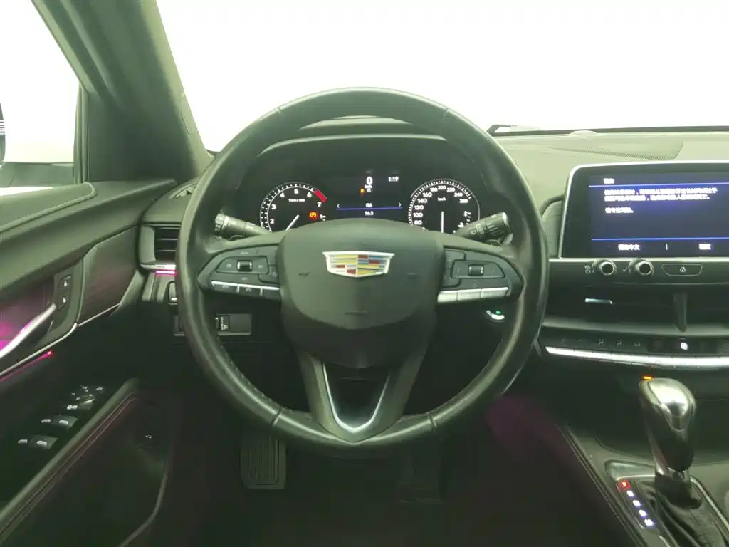 Cadillac CT4 28 T Fashion
