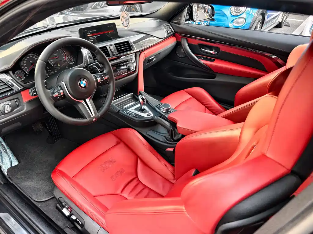 BMW M4 M4 2-door Coupe Racing