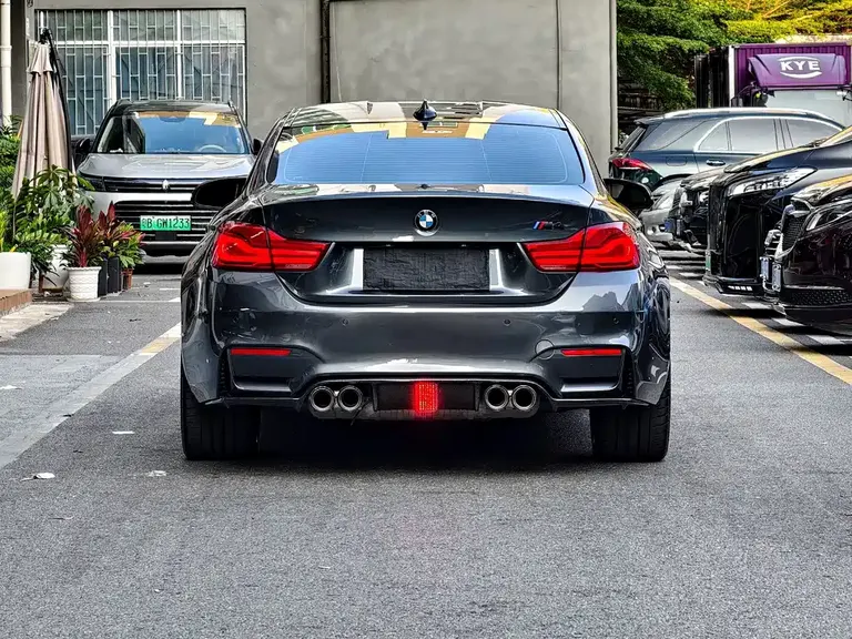 BMW M4 M4 2-door Coupe Racing