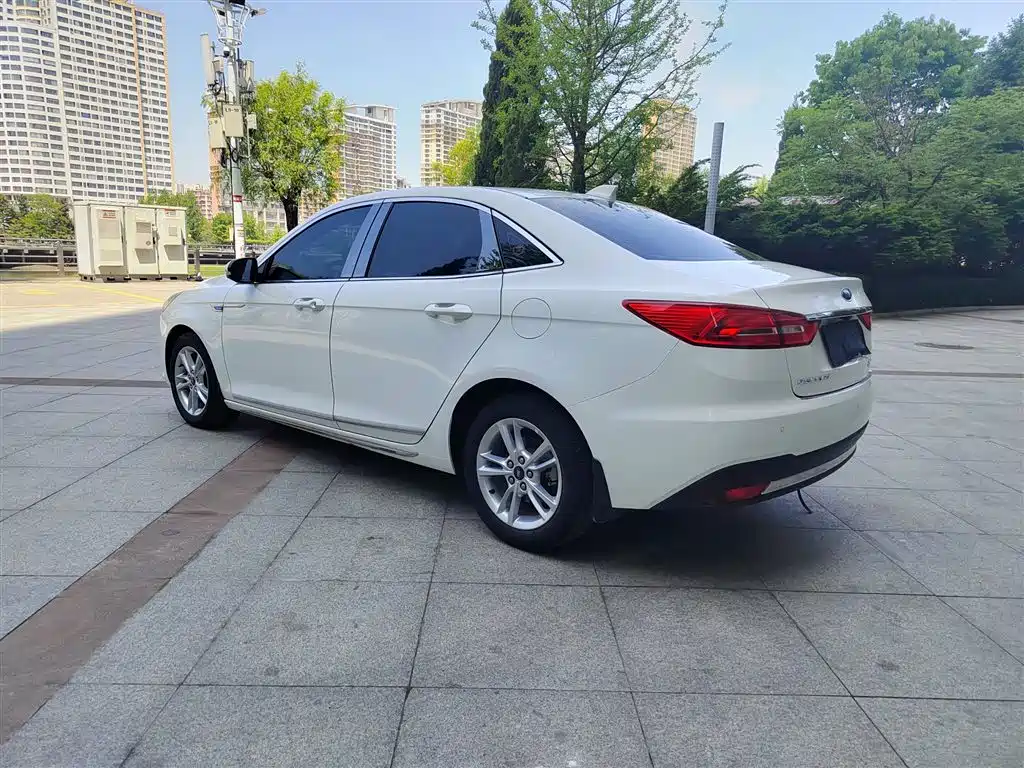 Escort Facelift 1.5 L Auto Joy CN-VI