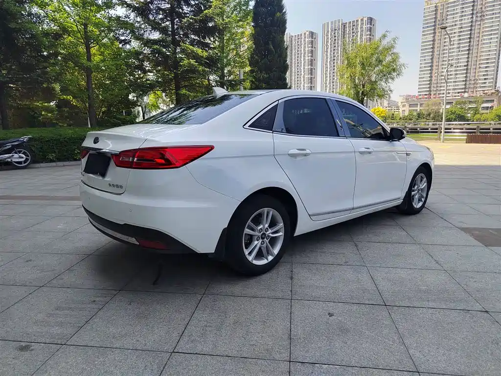 Escort Facelift 1.5 L Auto Joy CN-VI