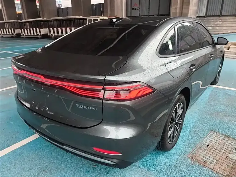 Geely Galaxy A7 银河A7 EM 2025款 EM-i 70 km 启航版