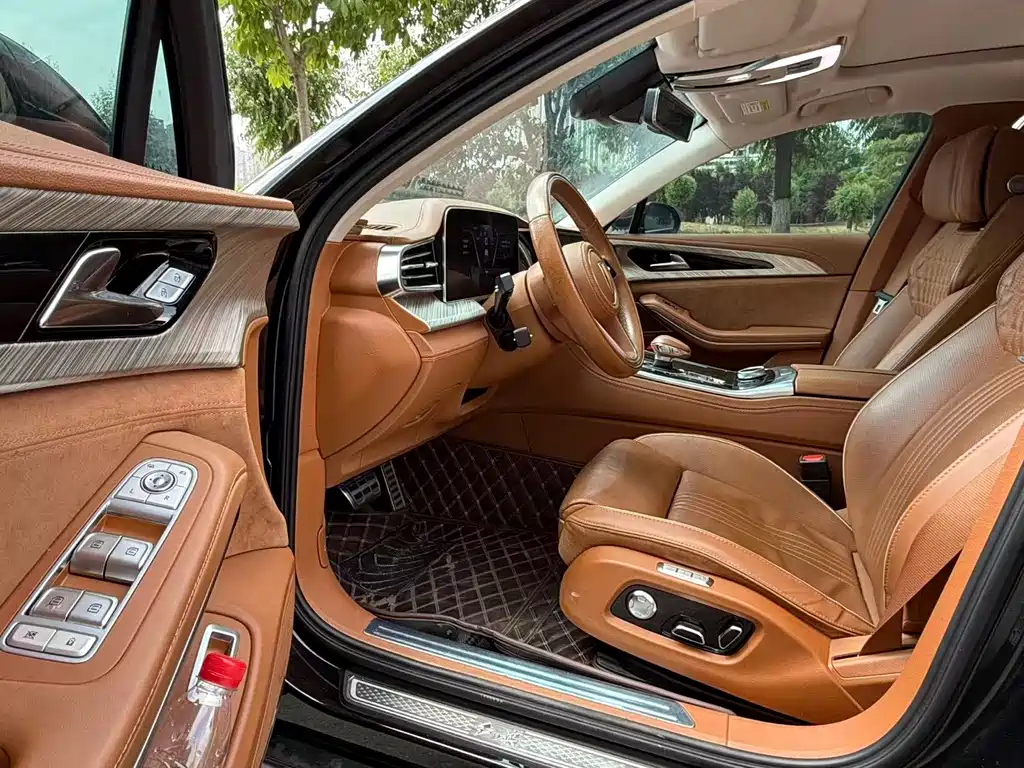 Hongqi H9 2.0 T Connected Flagship