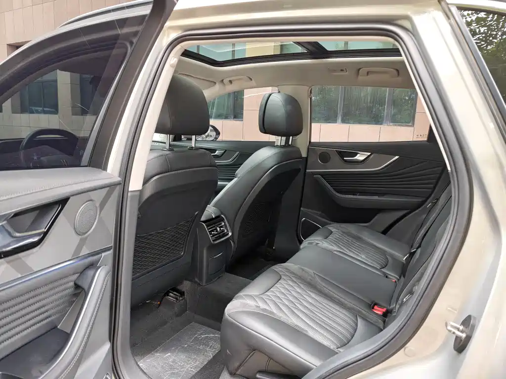 Hongqi HS5 2.0 T 4 WD Flagship Enjoyment Pro