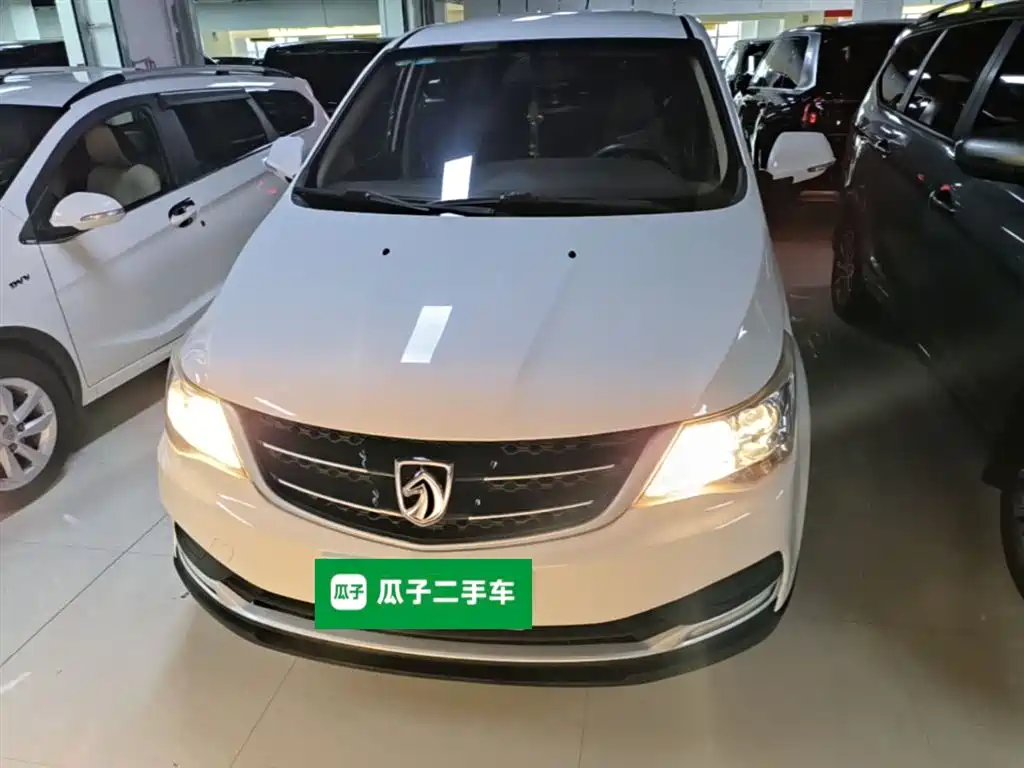 Baojun 730 Facelift 1.5 L Manual Standard 7-seat CN-V