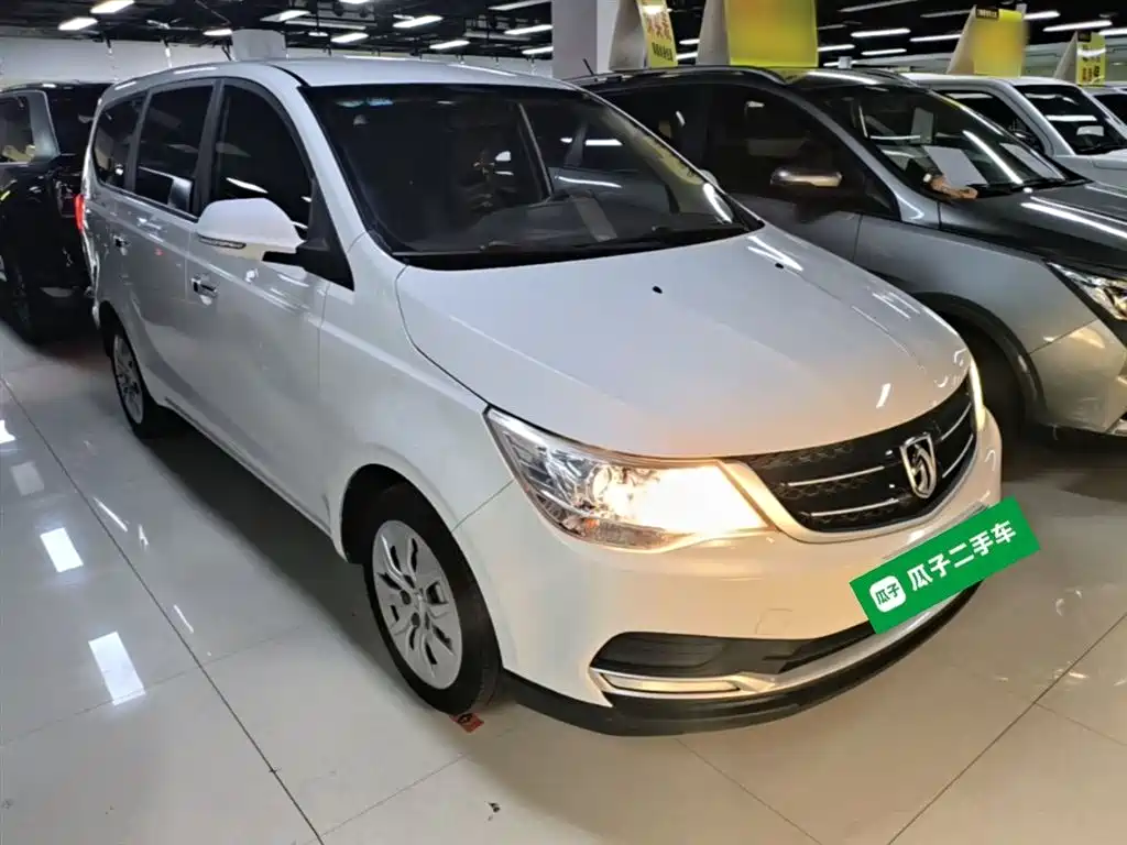 Baojun 730 Facelift 1.5 L Manual Standard 7-seat CN-V