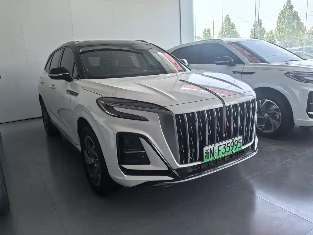 Hongqi HS3 PHEV 117 km Power Action