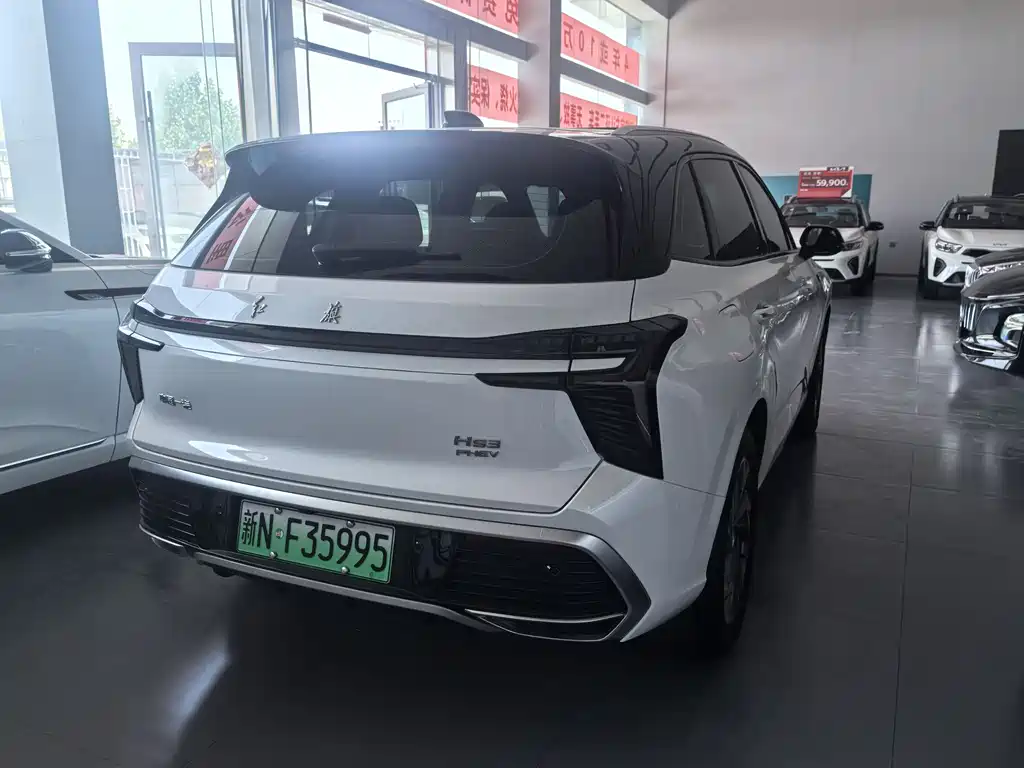 Hongqi HS3 PHEV 117 km Power Action