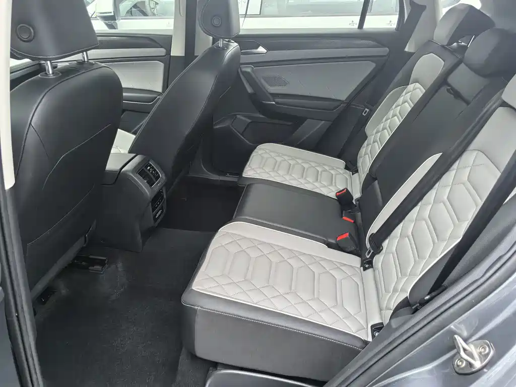 Tayron 300 TSI 2 WD Luxury Plus Advanced