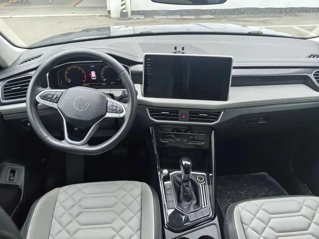 Tayron 300 TSI 2 WD Luxury Plus Advanced
