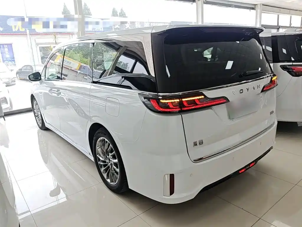 Voyah Dreamer Low Carbon Dream + Smart Enjoyment Package